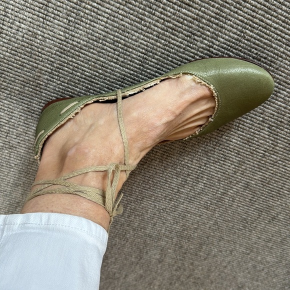 Light army green ballet flats with ankle tie - Picture 2 of 6